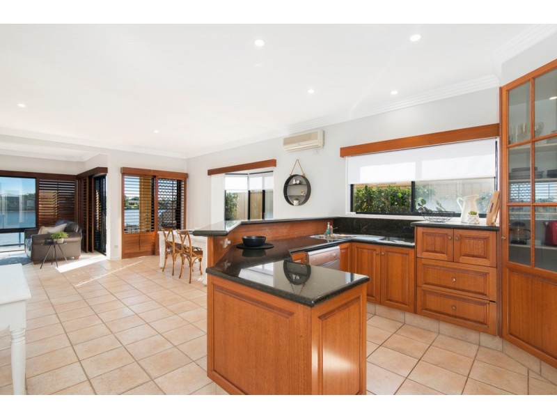 65 Wedgebill Parade, Burleigh Waters QLD 4220