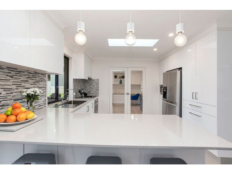 22 Islander Court, Burleigh Waters QLD 4220