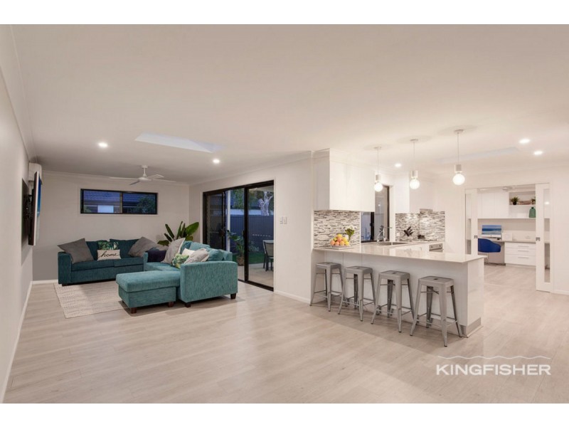 22 Islander Court, Burleigh Waters QLD 4220