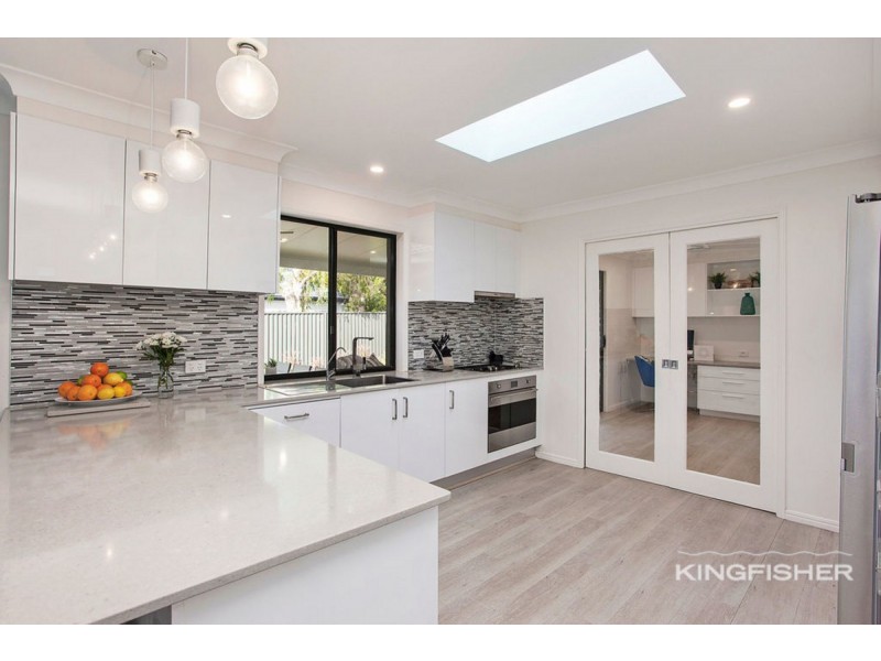 22 Islander Court, Burleigh Waters QLD 4220