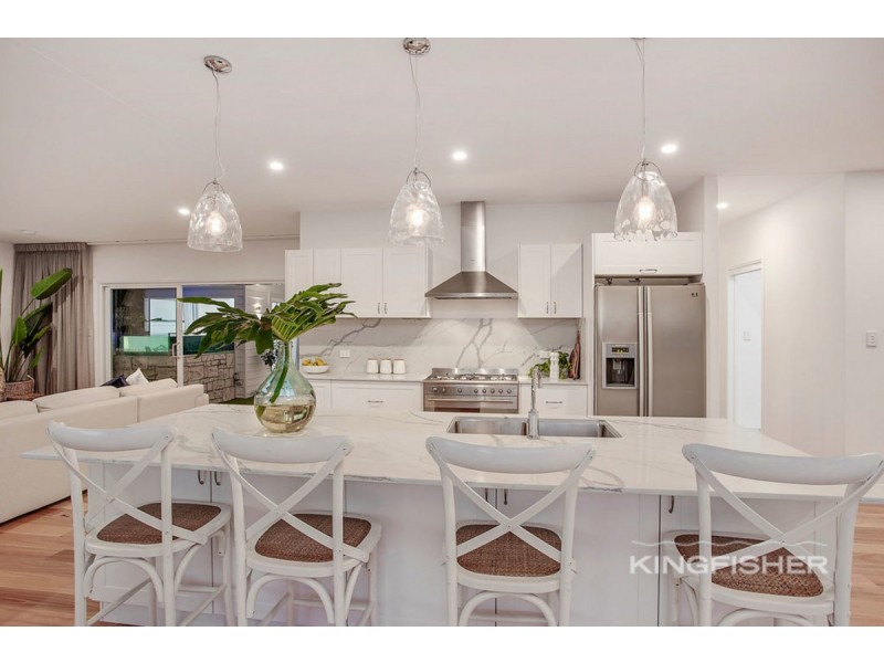 45 Kingfisher Crescent, Burleigh Waters QLD 4220