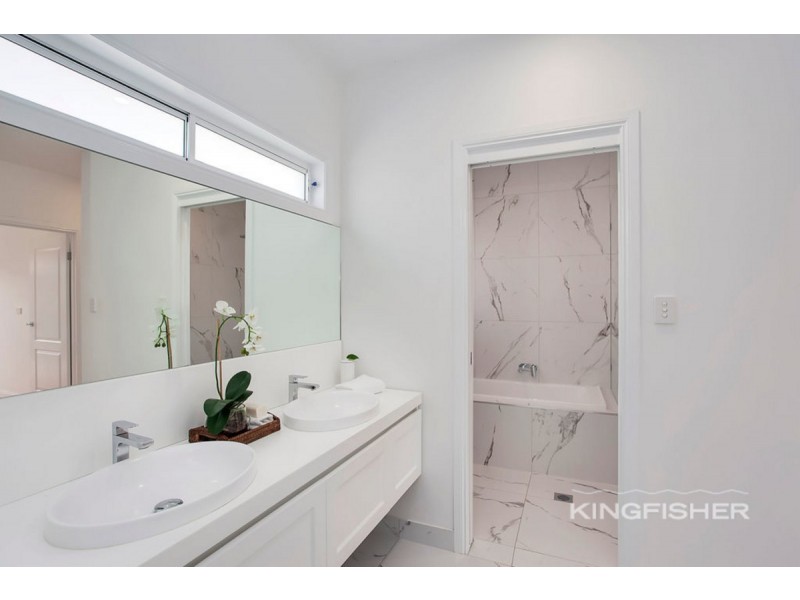 45 Kingfisher Crescent, Burleigh Waters QLD 4220