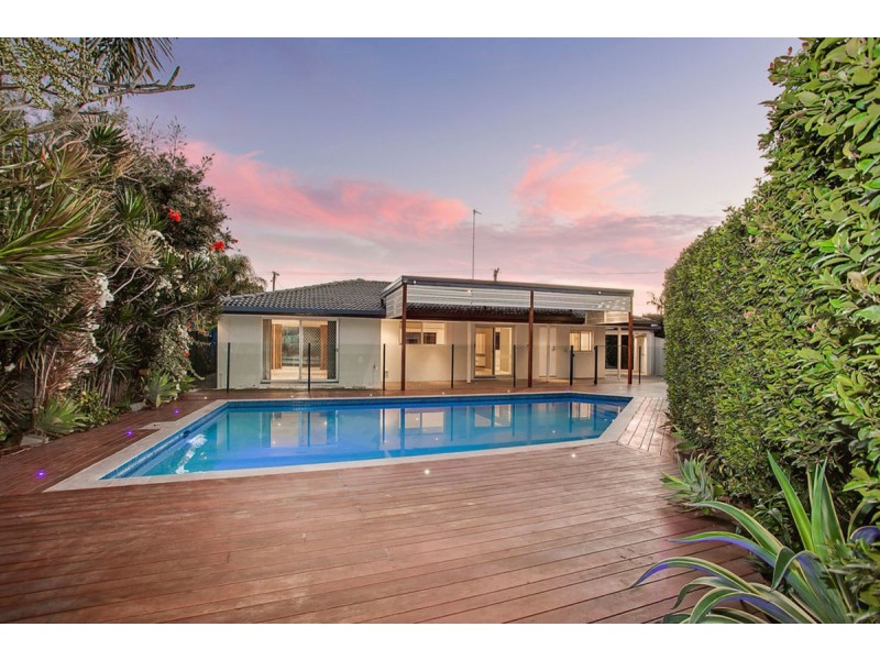 18 Curlew Crescent, Burleigh Waters QLD 4220