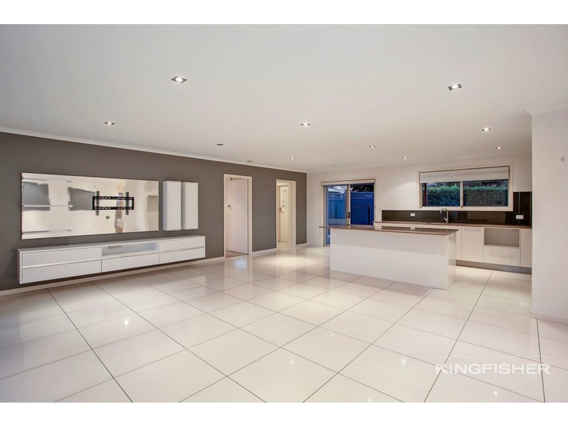 18 Curlew Crescent, Burleigh Waters QLD 4220