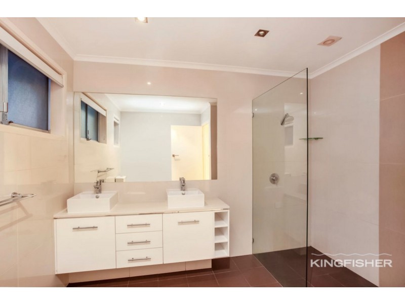 18 Curlew Crescent, Burleigh Waters QLD 4220