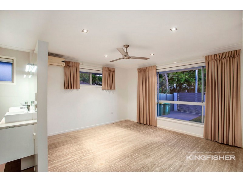 18 Curlew Crescent, Burleigh Waters QLD 4220