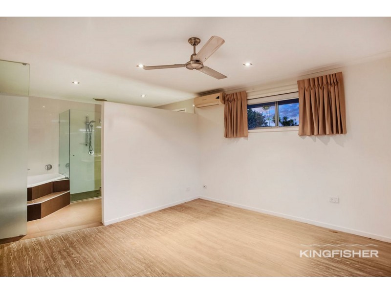 18 Curlew Crescent, Burleigh Waters QLD 4220