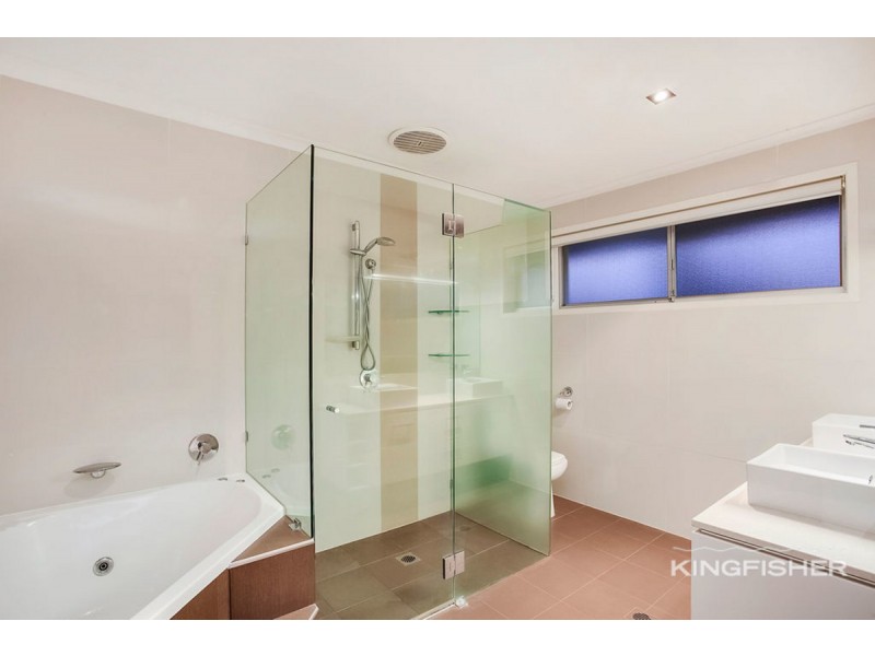 18 Curlew Crescent, Burleigh Waters QLD 4220