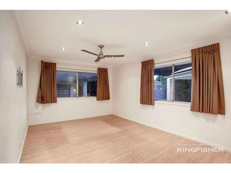 18 Curlew Crescent, Burleigh Waters QLD 4220