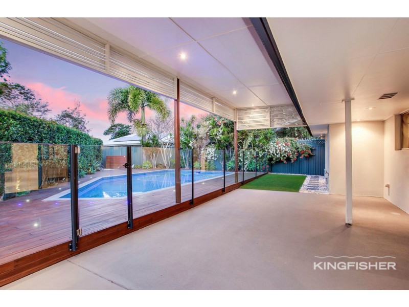 18 Curlew Crescent, Burleigh Waters QLD 4220