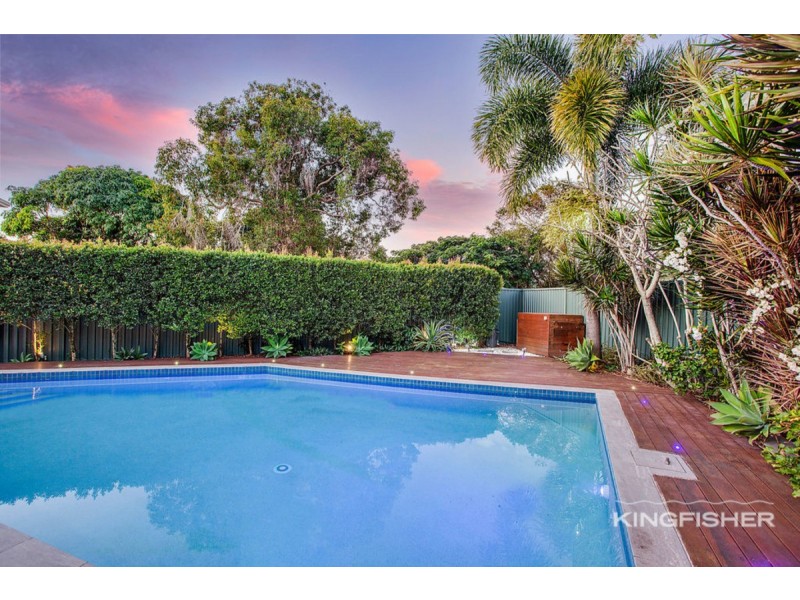 18 Curlew Crescent, Burleigh Waters QLD 4220
