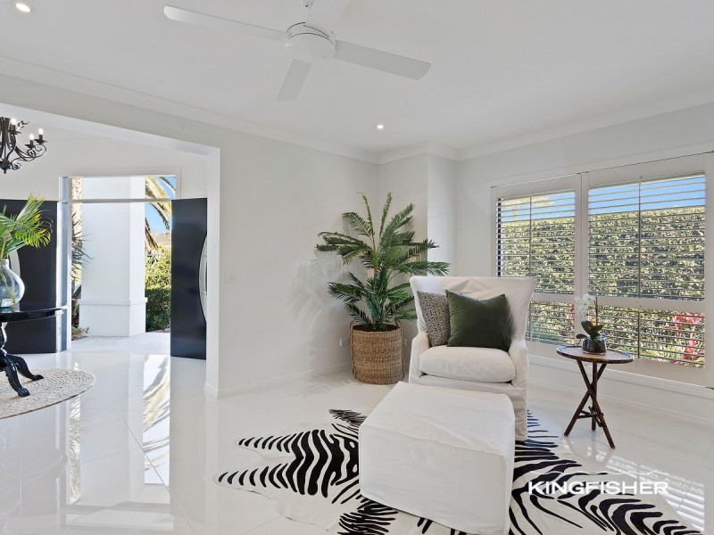 154 Dunlin Drive, Burleigh Waters QLD 4220