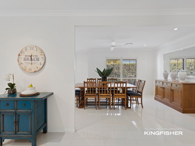 154 Dunlin Drive, Burleigh Waters QLD 4220