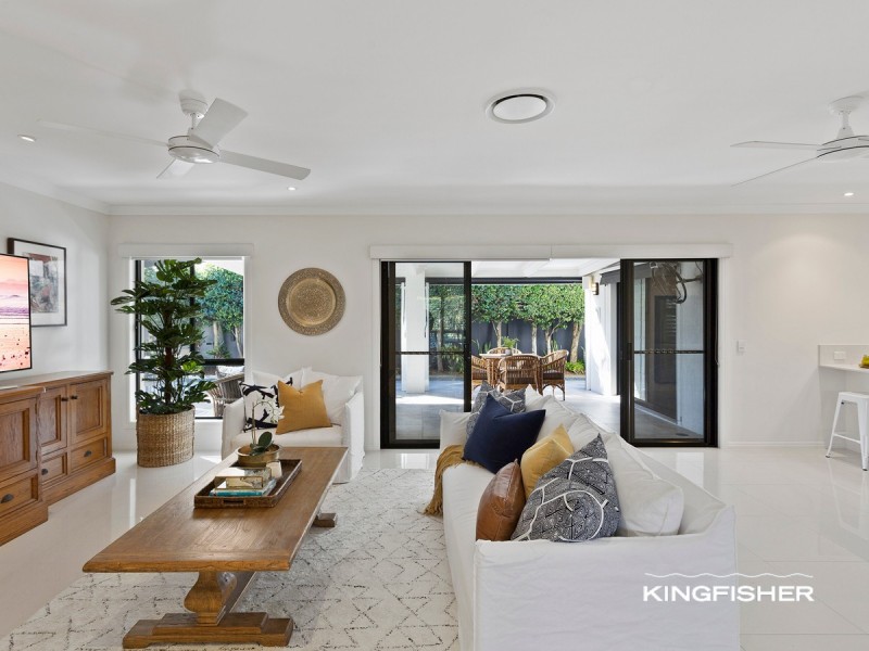 154 Dunlin Drive, Burleigh Waters QLD 4220