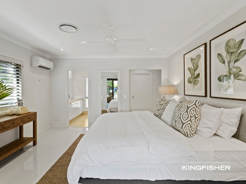 154 Dunlin Drive, Burleigh Waters QLD 4220