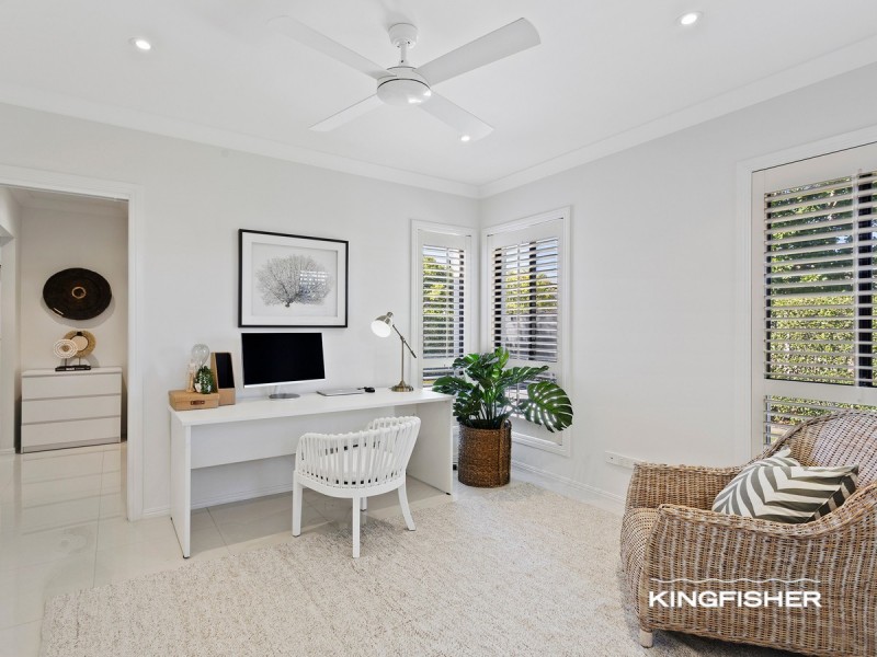 154 Dunlin Drive, Burleigh Waters QLD 4220