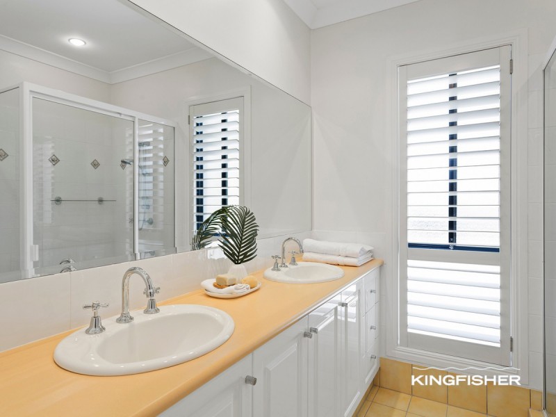 154 Dunlin Drive, Burleigh Waters QLD 4220