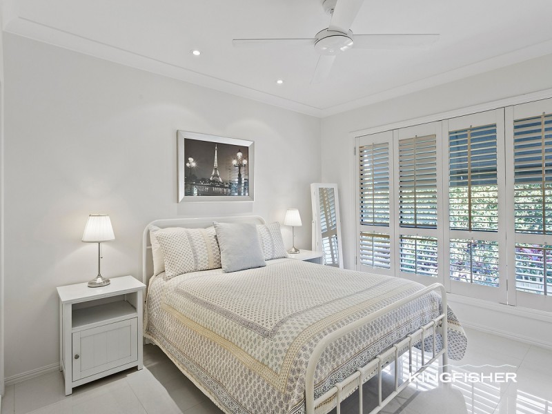 154 Dunlin Drive, Burleigh Waters QLD 4220