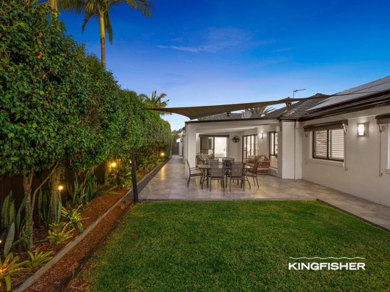 154 Dunlin Drive, Burleigh Waters QLD 4220