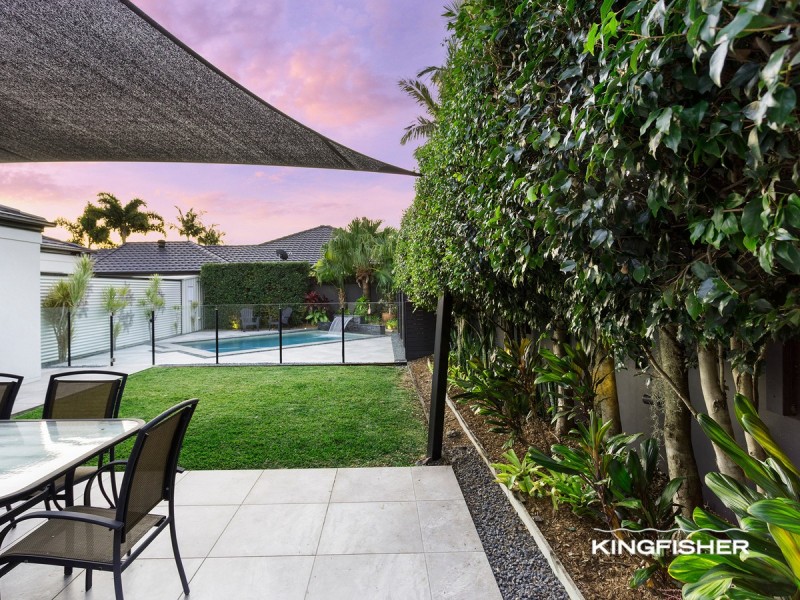 154 Dunlin Drive, Burleigh Waters QLD 4220
