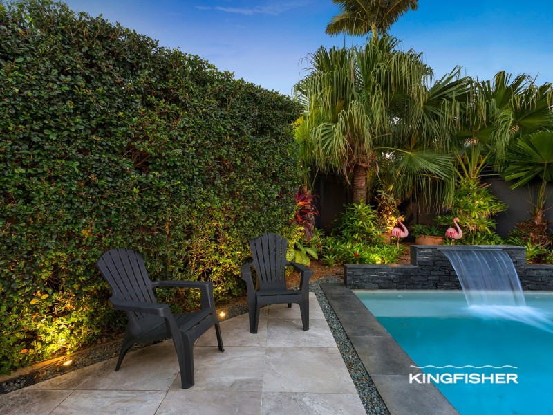 154 Dunlin Drive, Burleigh Waters QLD 4220