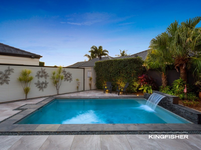 154 Dunlin Drive, Burleigh Waters QLD 4220