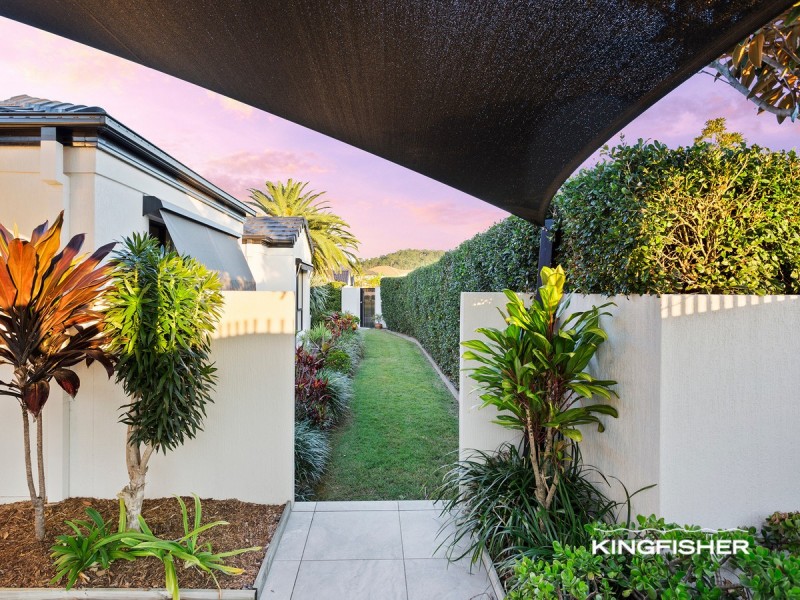154 Dunlin Drive, Burleigh Waters QLD 4220