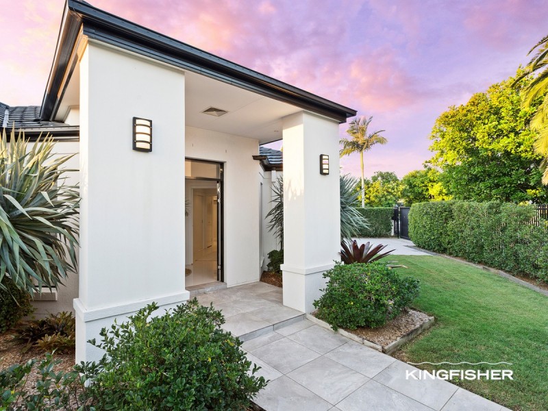 154 Dunlin Drive, Burleigh Waters QLD 4220