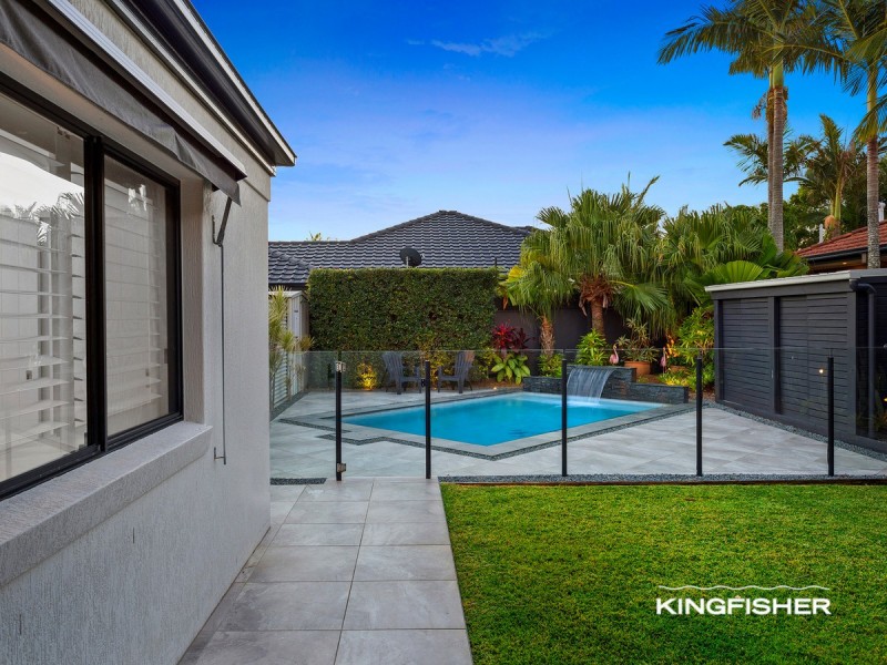 154 Dunlin Drive, Burleigh Waters QLD 4220
