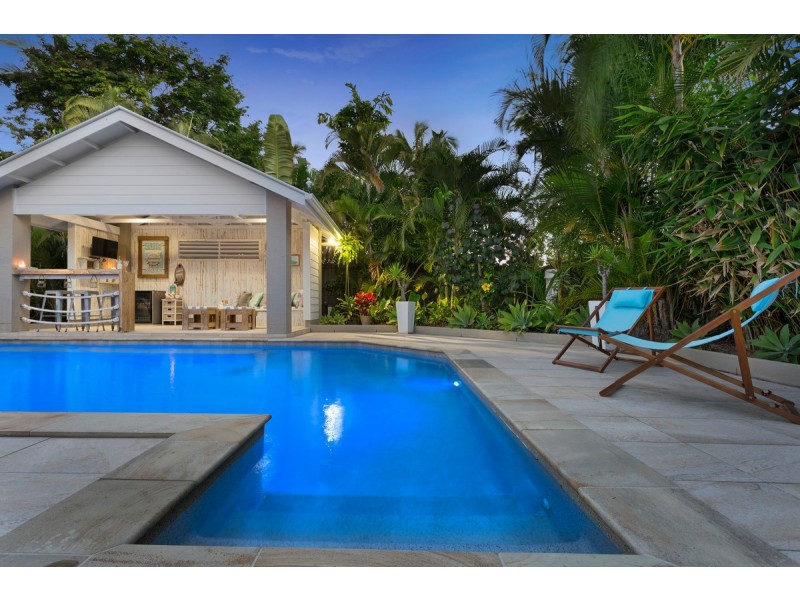 8 Lothian Avenue, Sorrento QLD 4217