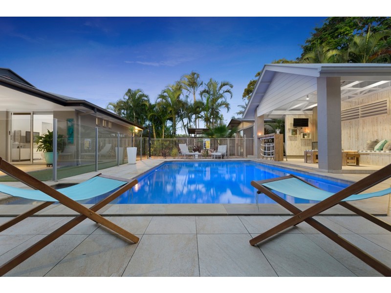 8 Lothian Avenue, Sorrento QLD 4217