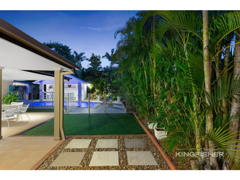 8 Lothian Avenue, Sorrento QLD 4217