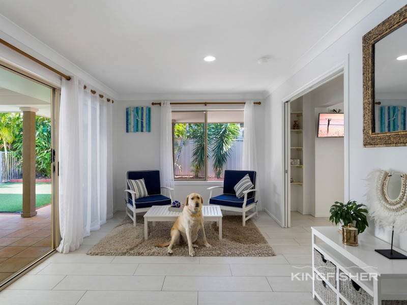 8 Lothian Avenue, Sorrento QLD 4217