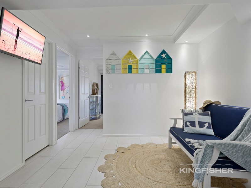 8 Lothian Avenue, Sorrento QLD 4217