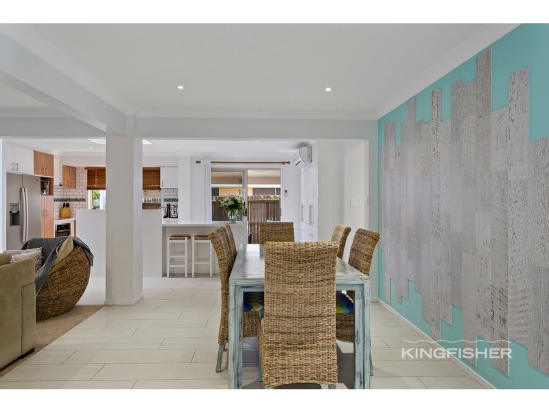 8 Lothian Avenue, Sorrento QLD 4217