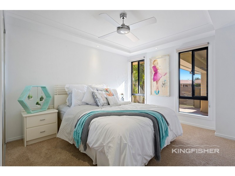 8 Lothian Avenue, Sorrento QLD 4217