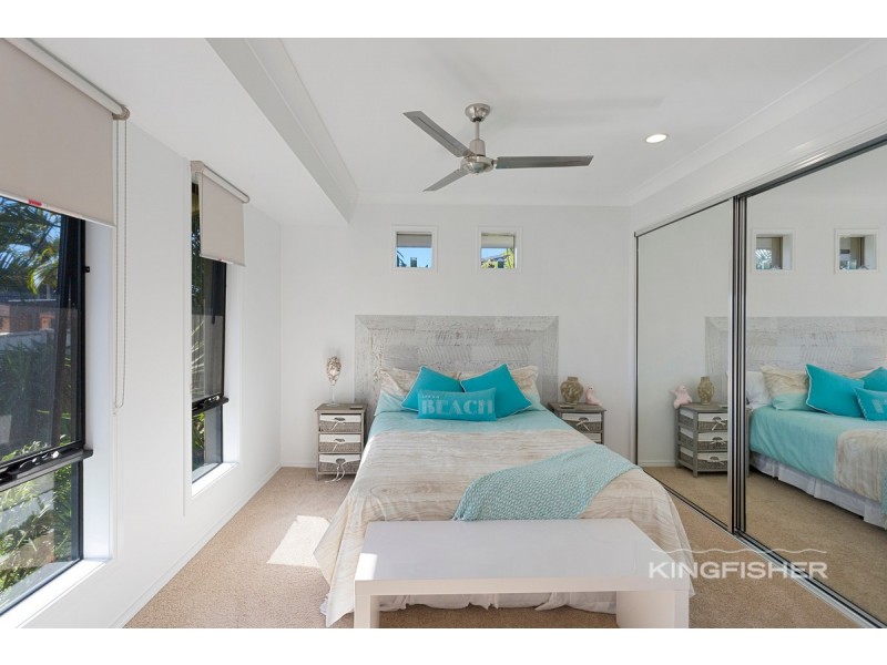 8 Lothian Avenue, Sorrento QLD 4217