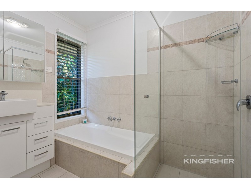 8 Lothian Avenue, Sorrento QLD 4217