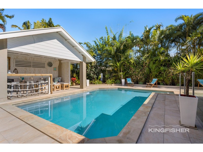 8 Lothian Avenue, Sorrento QLD 4217