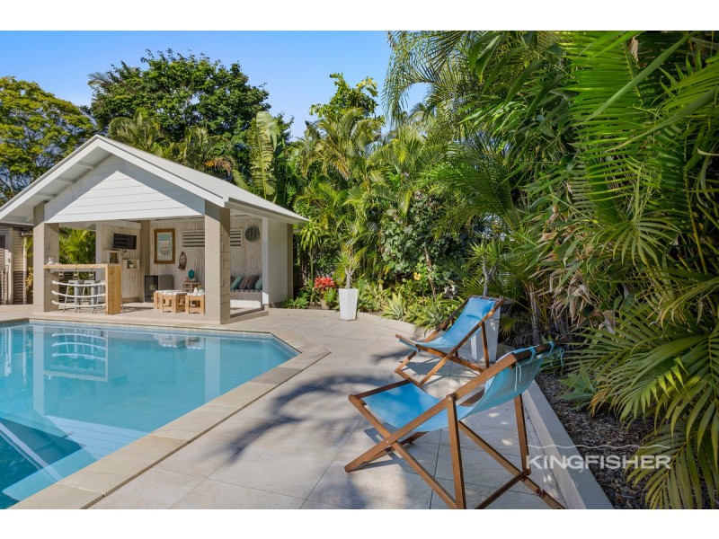 8 Lothian Avenue, Sorrento QLD 4217