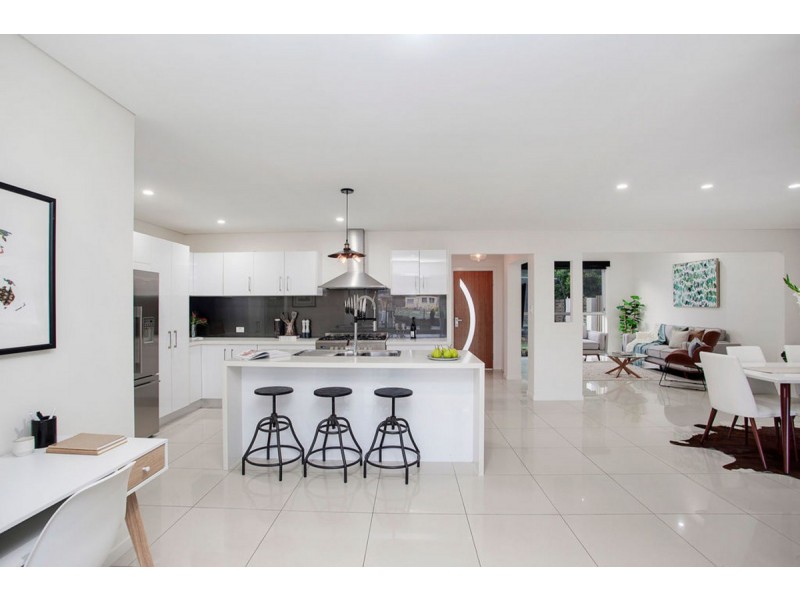 20 Lakes Circuit, Burleigh Waters QLD 4220