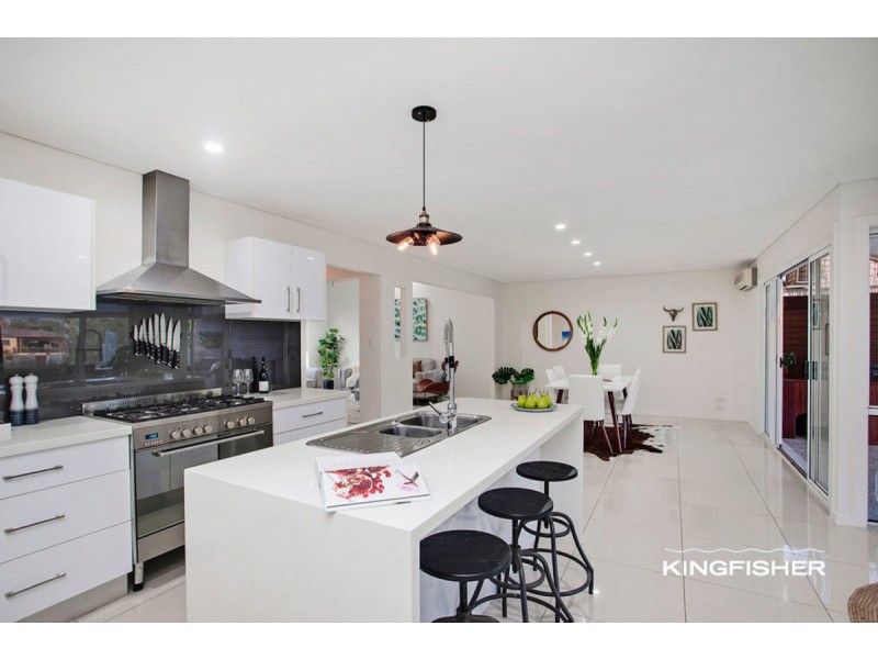 20 Lakes Circuit, Burleigh Waters QLD 4220