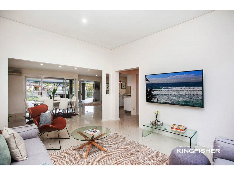 20 Lakes Circuit, Burleigh Waters QLD 4220