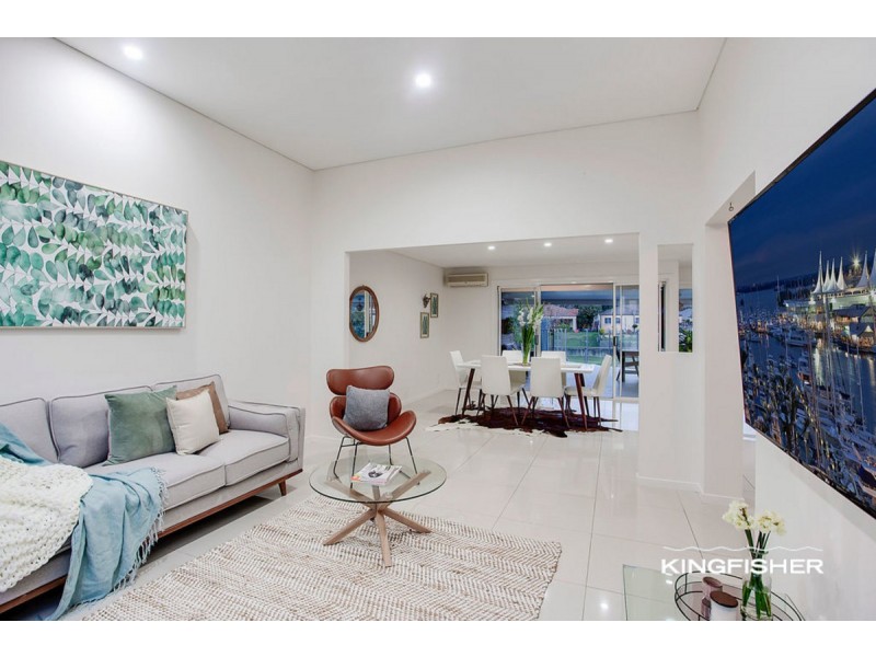 20 Lakes Circuit, Burleigh Waters QLD 4220