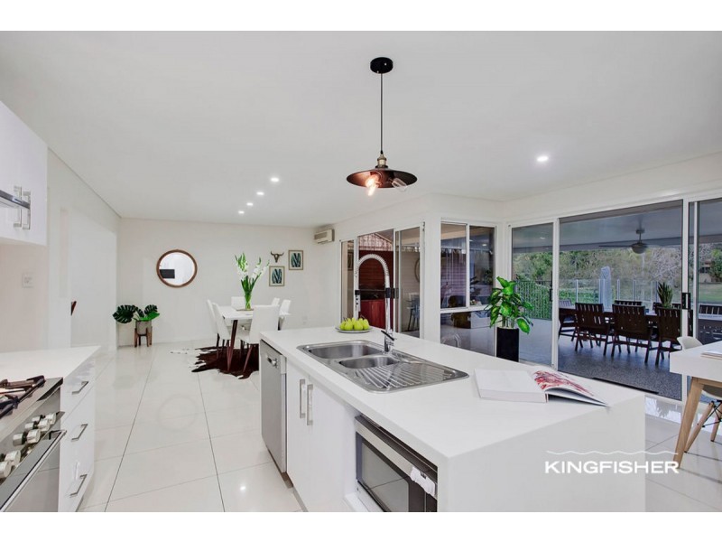 20 Lakes Circuit, Burleigh Waters QLD 4220