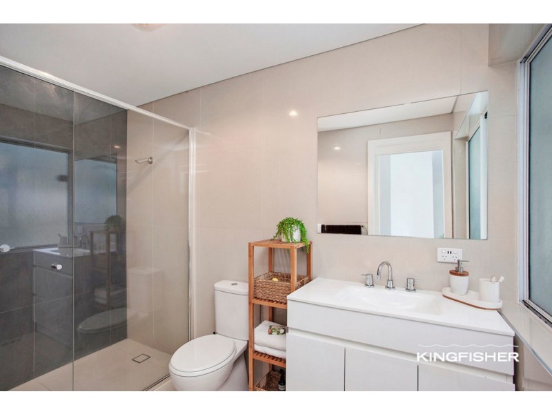 20 Lakes Circuit, Burleigh Waters QLD 4220