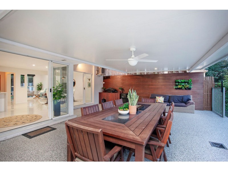 20 Lakes Circuit, Burleigh Waters QLD 4220