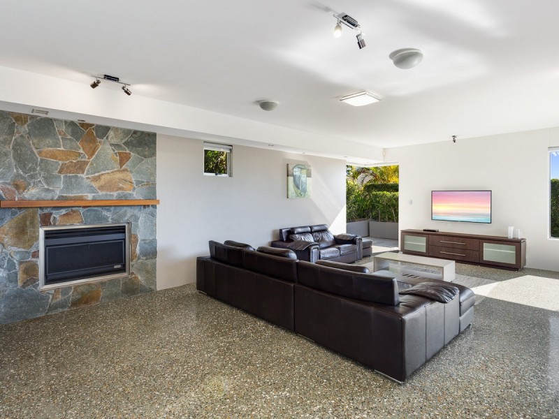 37 West Street, Burleigh Heads QLD 4220