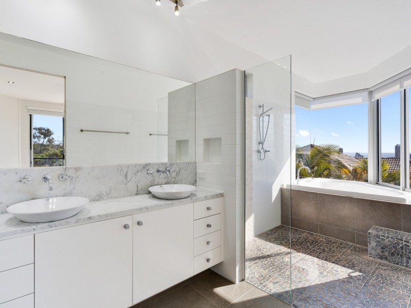 37 West Street, Burleigh Heads QLD 4220
