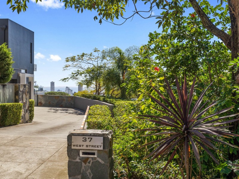 37 West Street, Burleigh Heads QLD 4220